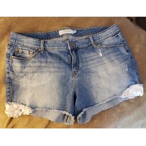 Torrid 20 jean shorts with lace PLUS SIZE